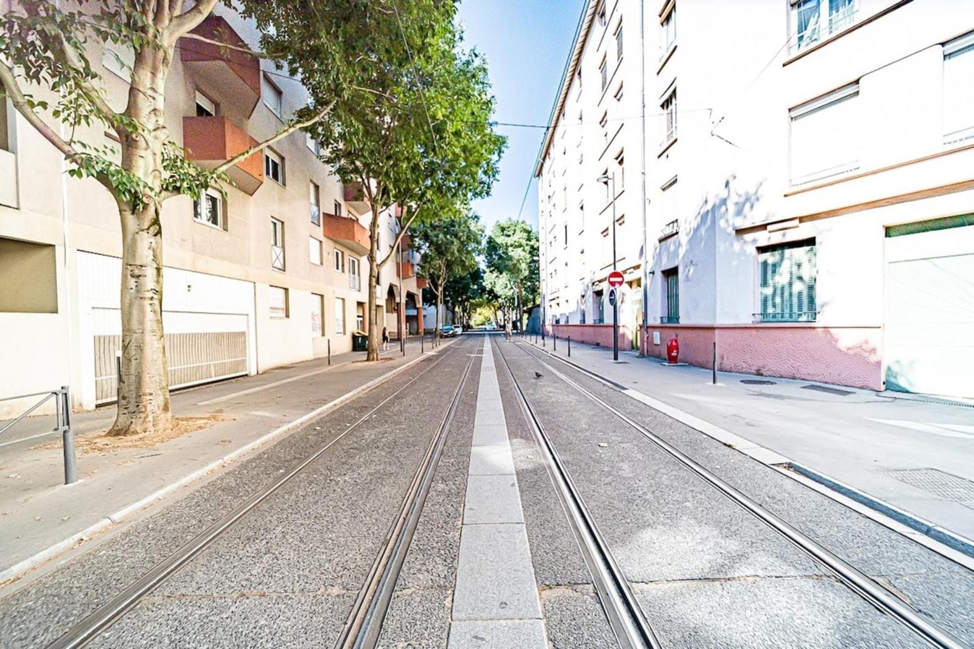 Appartement Cosy Avec Balcony And Garage-Charpennes Villeurbanne Luaran gambar